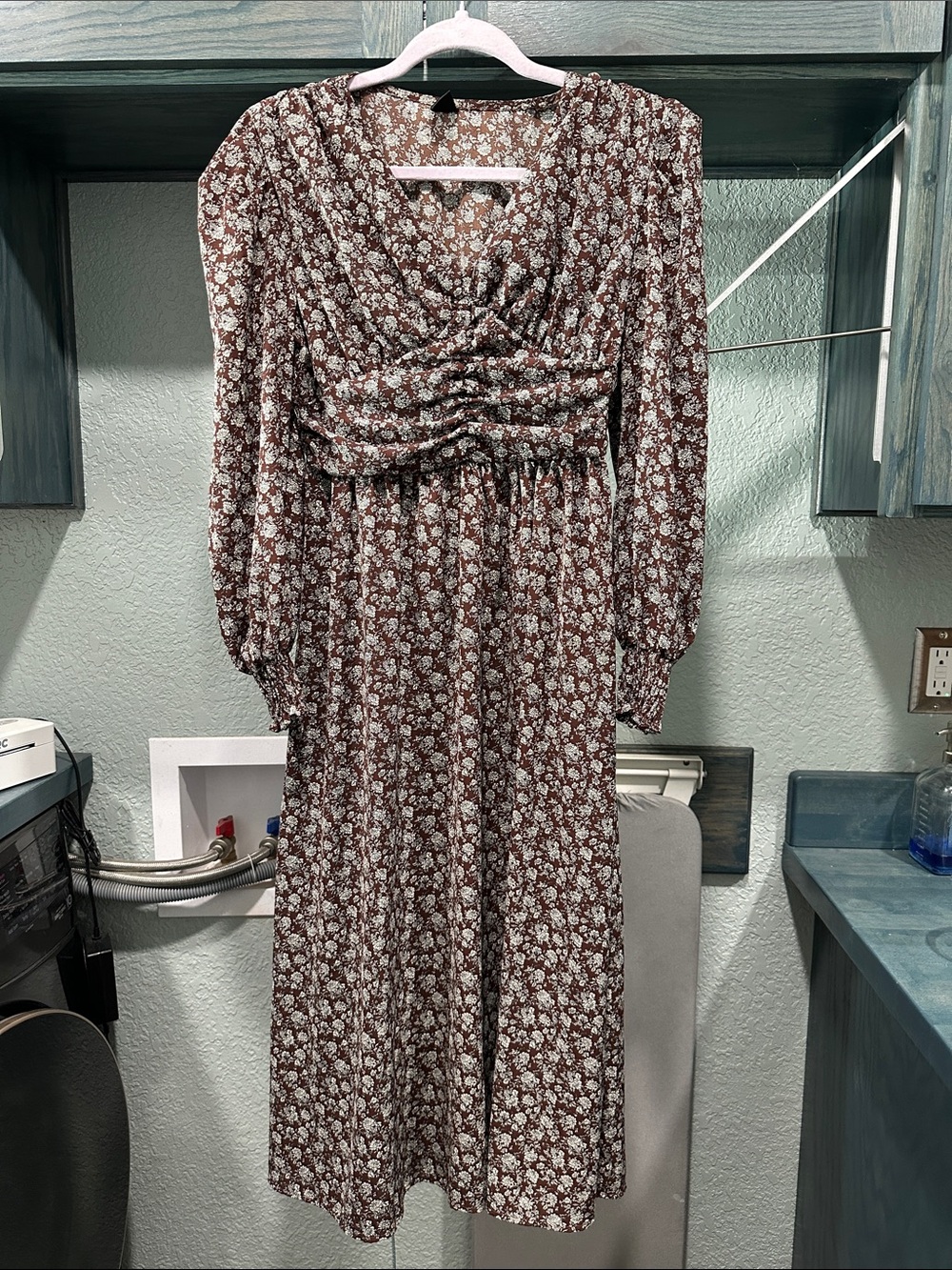 Dazy Floral Midi Dress with Long Sleeves Sz m